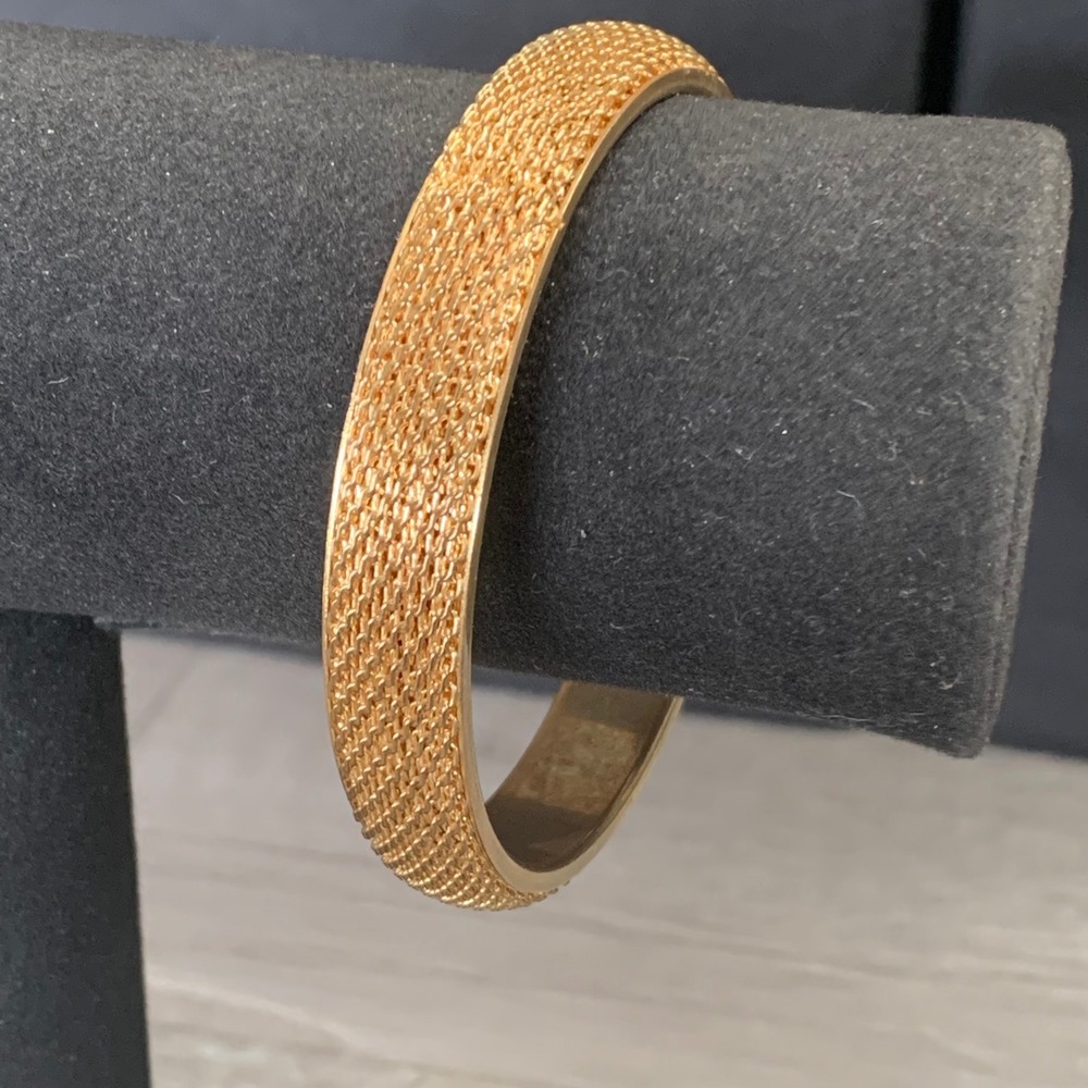 Vintage Gold Tone Mesh Textured Bangle Bracelet 8 Inch Inner Circumference